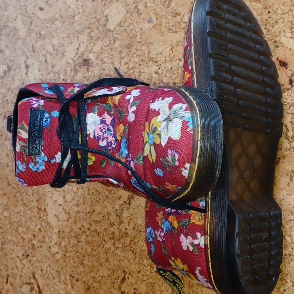 Dr. Martens Women's Air Wair Red Floral Daytona Canvas Chukka Boots Size 8 - Picture 4 of 10